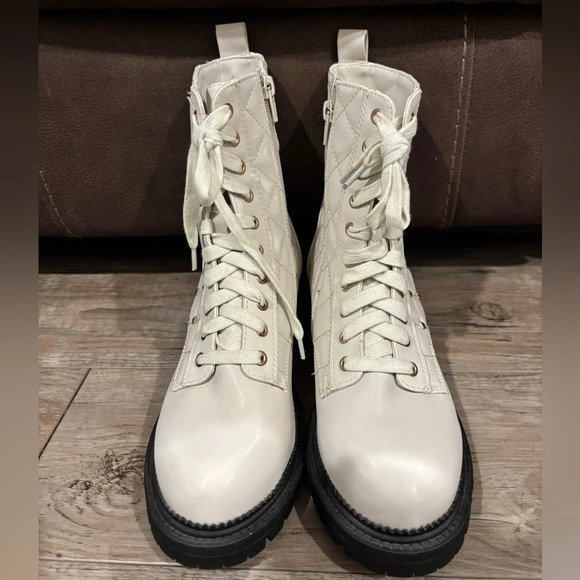 Bebe Women's White Dorienne B Studded Quilted Lace Up Combat Boots Size US 7.5 - Picture 7 of 10